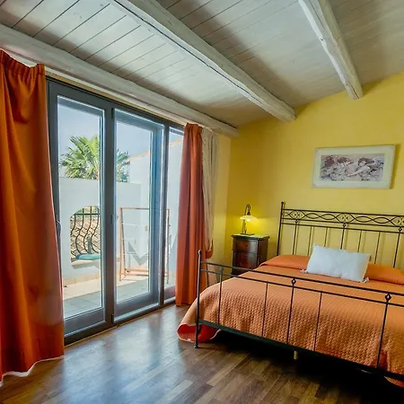 Фермерский дом Tenuta Arangio Agriturismo Vendicari Каза-Маккари